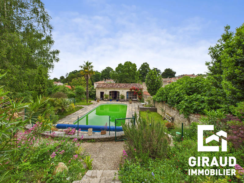 Maison ancienne - 305 m² - 6 pièces