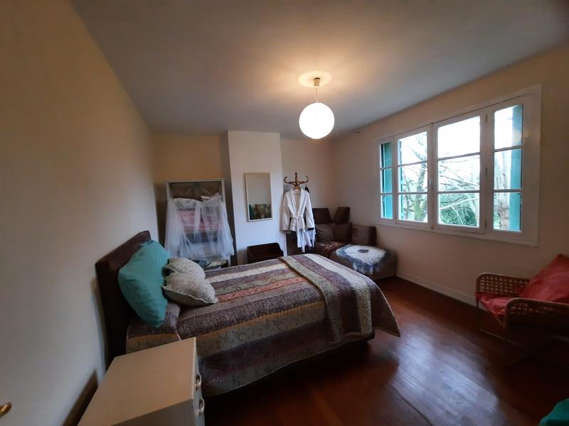 Maison traditionnelle - 302 m² - 7 pièces