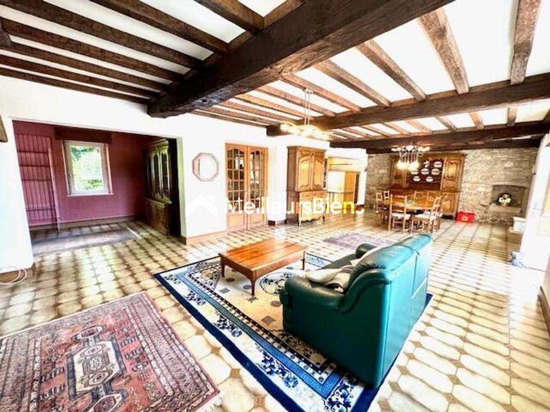 Propriété - 192 m² - 12 pièces