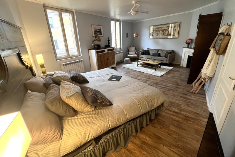 Maison traditionnelle - 250 m² - 8 pièces