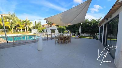 Villa - 201 m² - 7 pièces