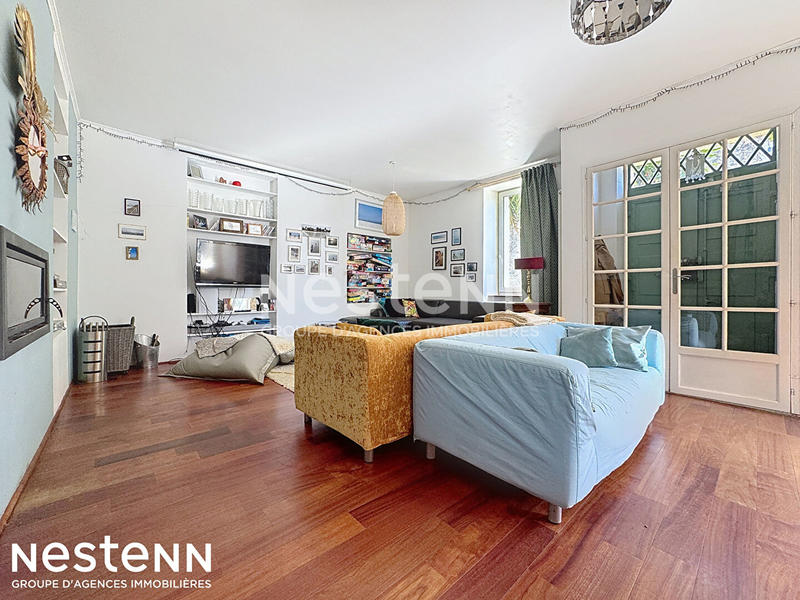 Maison - 242 m² - 8 pièces