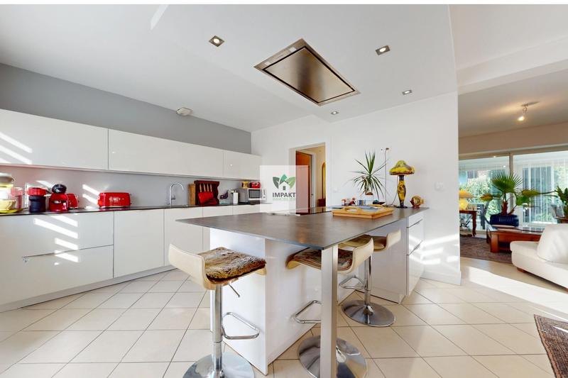 Maison - 203 m² - 7 pièces