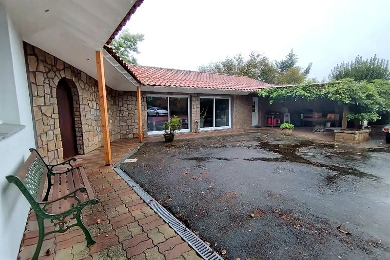 Propriété - 165 m² - 6 pièces