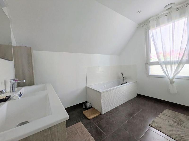 Maison - 103 m² - 5 pièces