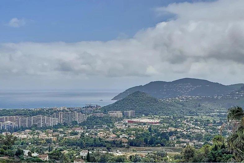 Villa - 368 m² - 6 pièces