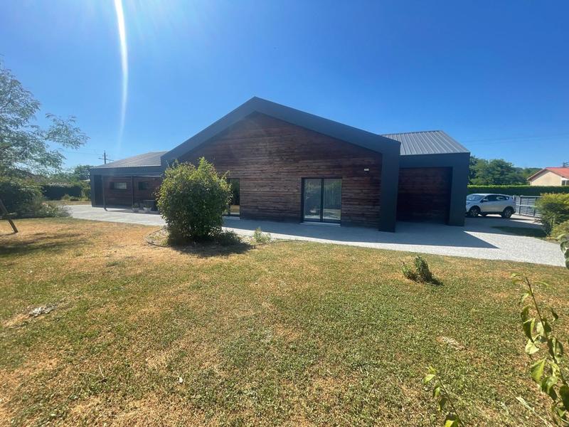 Maison - 221 m² - 6 pièces