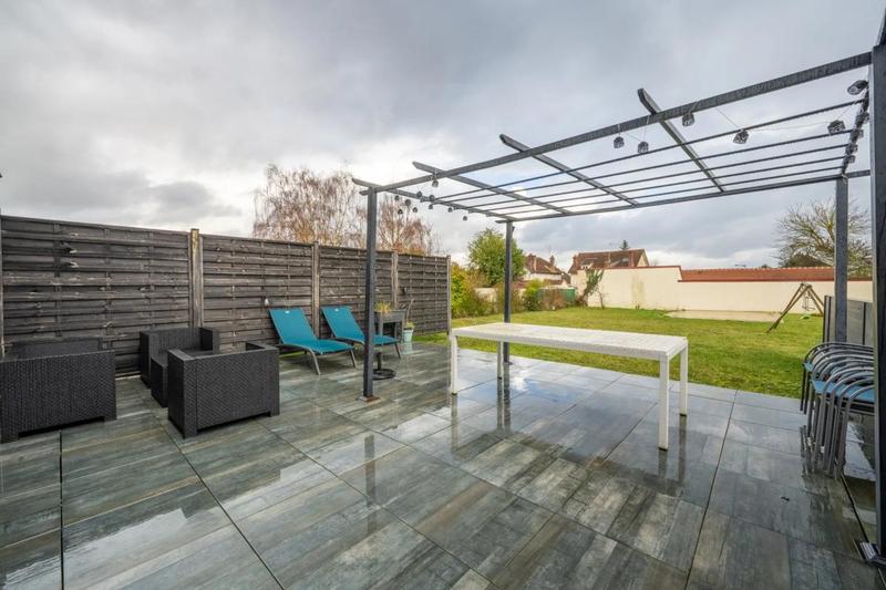 Maison - 225 m² - 8 pièces