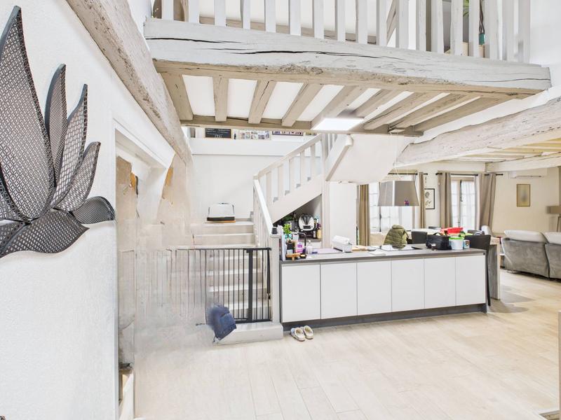 Maison - 600 m² - 7 pièces