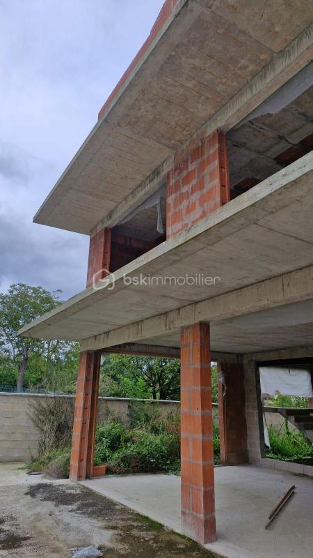 Maison - 275 m² - 8 pièces