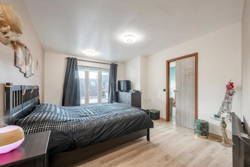 Maison - 240 m² - 10 pièces