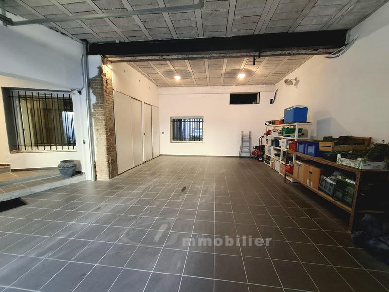 Maison - 230 m² - 6 pièces