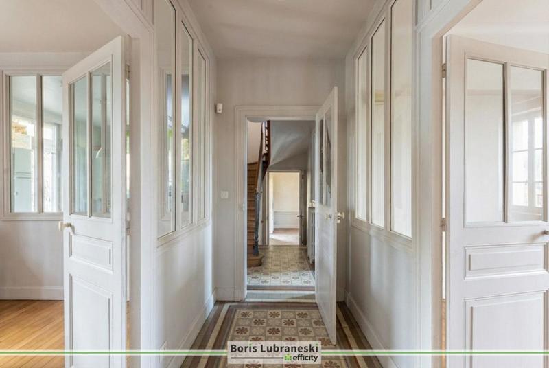 Maison - 206 m² - 7 pièces