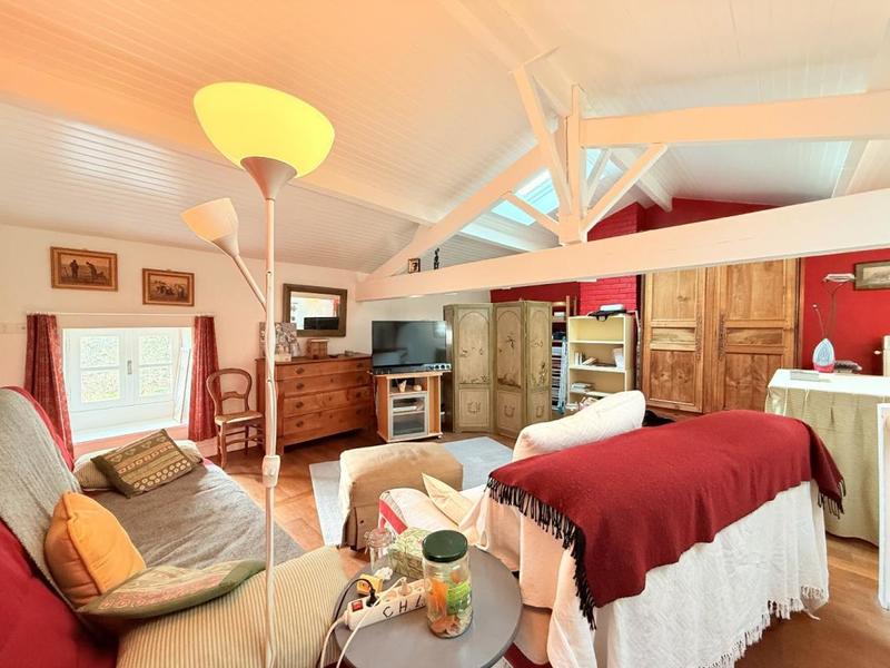 Maison - 238 m² - 5 pièces