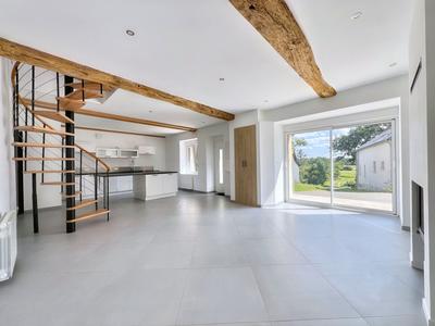 Maison - 95 m² - 5 pièces