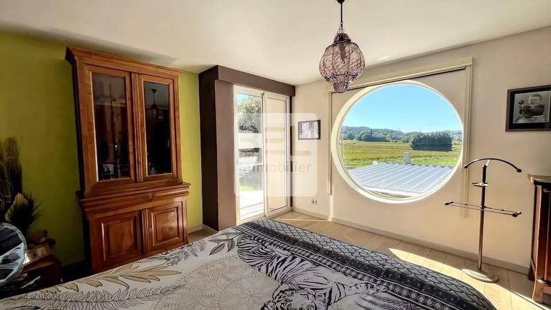 Villa - 258 m² - 8 pièces