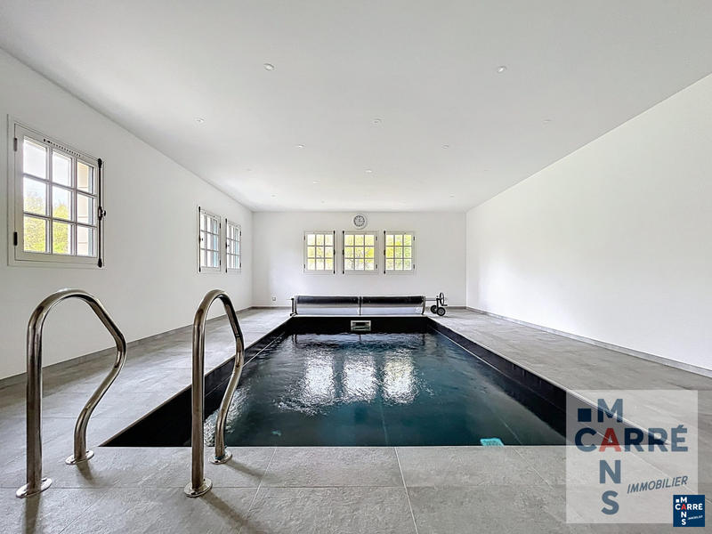 Maison - 380 m² - 10 pièces