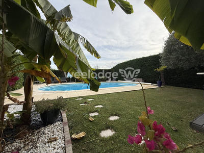 Maison traditionnelle - 207 m² - 6 pièces