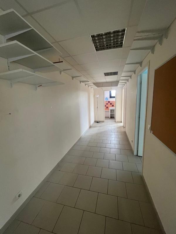 Local d'activités - 90 m² - 5 pièces