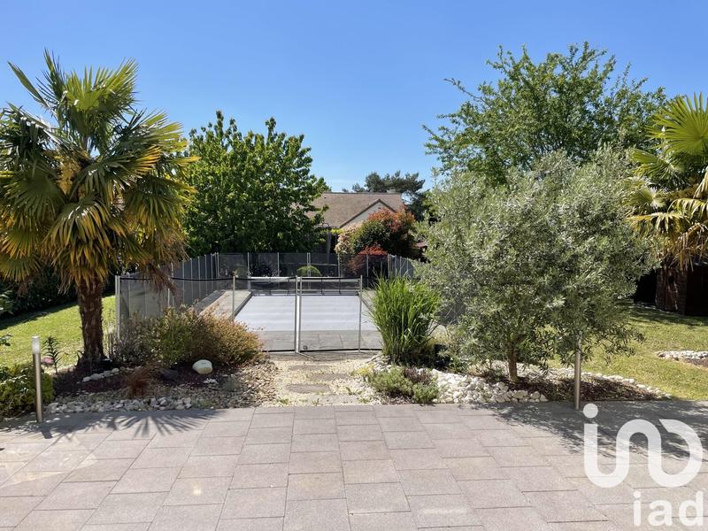 Maison - 216 m² - 8 pièces