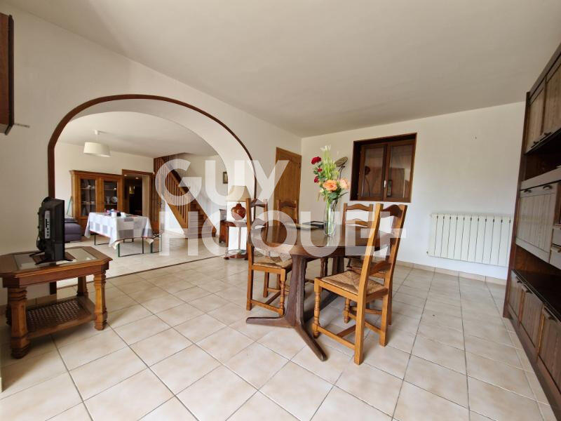 Maison - 208 m² - 8 pièces