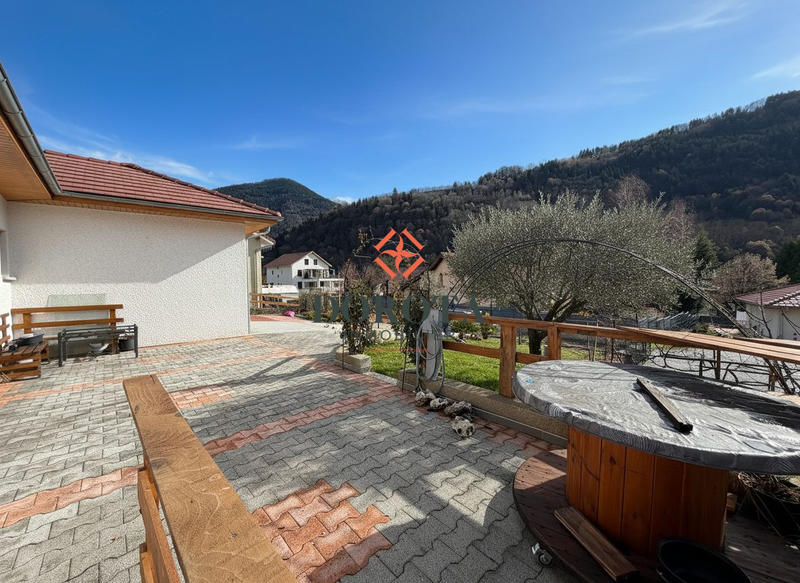 Maison - 90 m² - 4 pièces