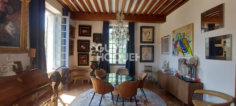 Maison - 252 m² - 9 pièces