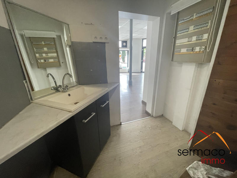 Local commercial - 100 m² - 2 pièces