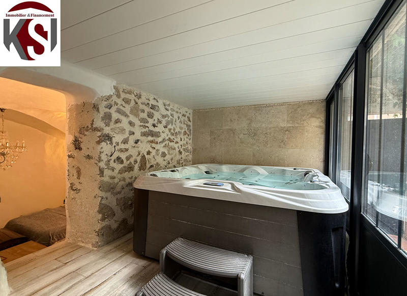 Maison - 214 m² - 6 pièces