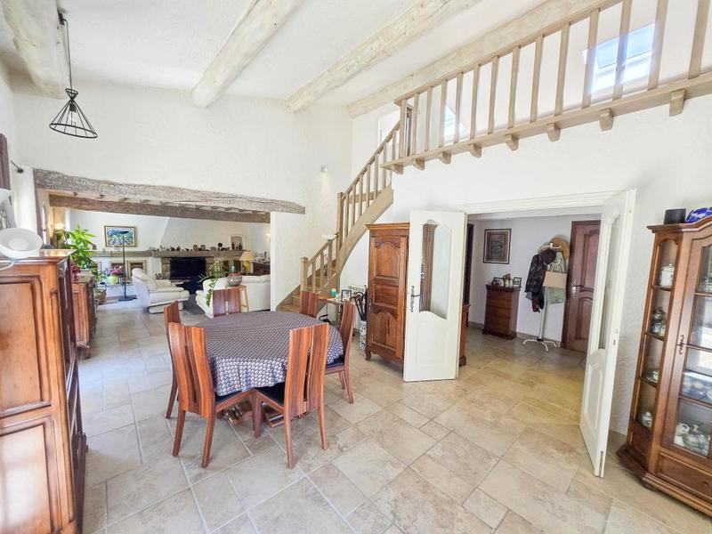 Villa - 280 m² - 9 pièces