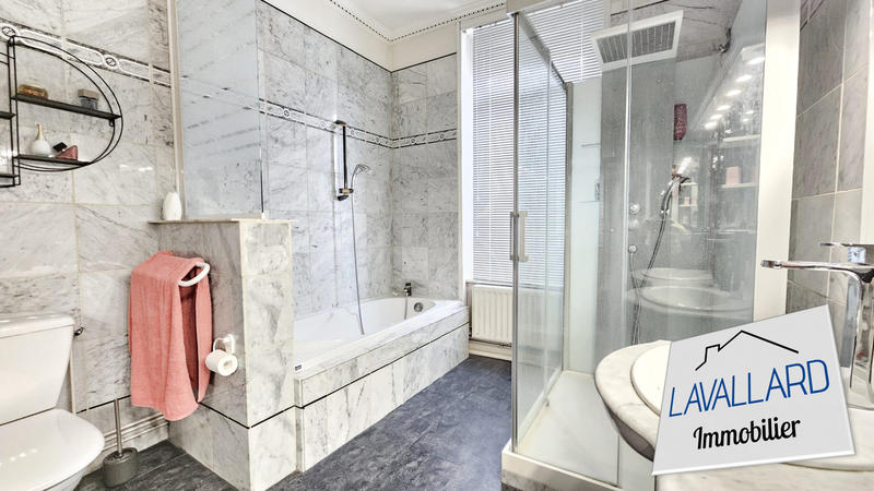 Maison - 250 m² - 13 pièces