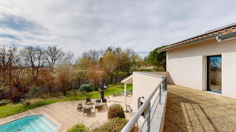 Maison - 220 m² - 5 pièces