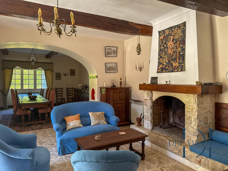 Maison - 529 m² - 18 pièces