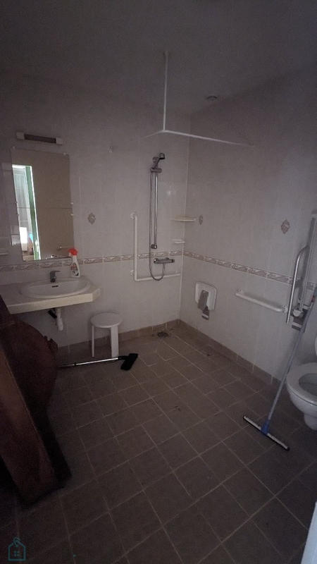 Maison - 335 m² - 15 pièces