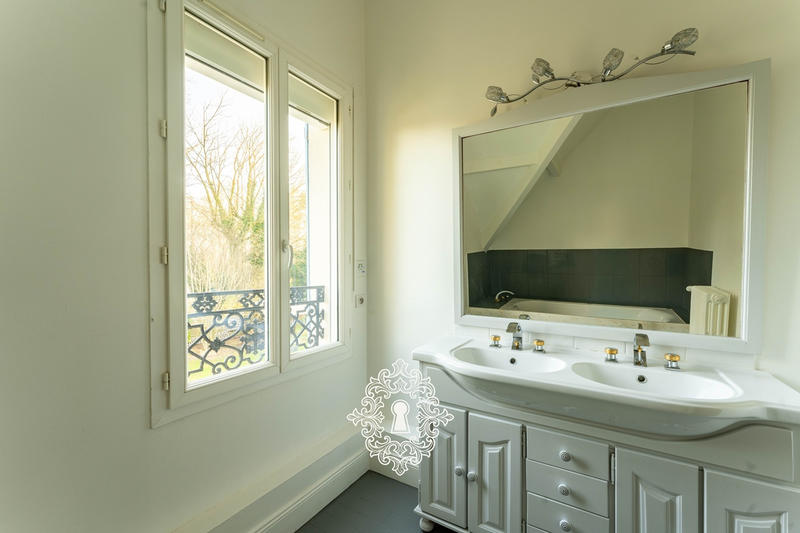 Maison - 195 m² - 7 pièces