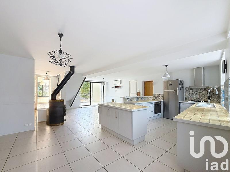 Maison - 201 m² - 7 pièces