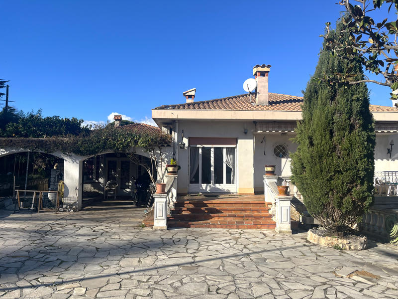 Maison - 195 m² - 7 pièces