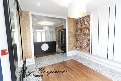 Immeuble - 200 m² - 9 pièces