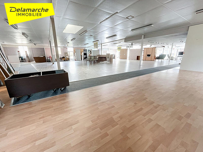 Local commercial - 1 893 m²