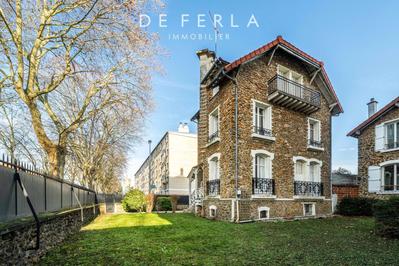 Maison - 200 m² - 8 pièces