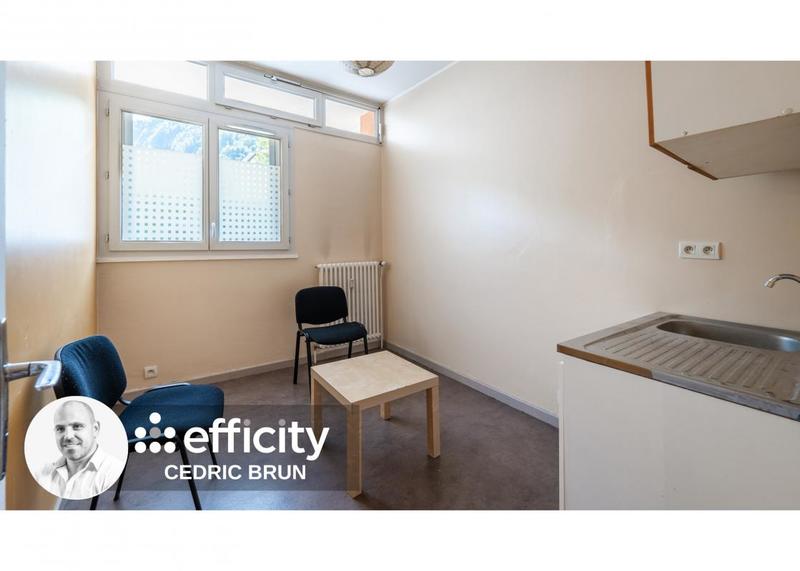 Local d'activité / Entrepôt - 68 m² - 4 pièces