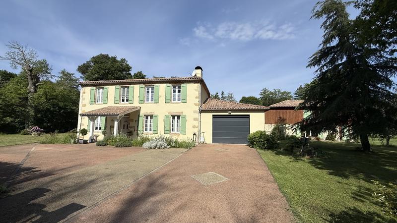 Maison - 323 m² - 8 pièces