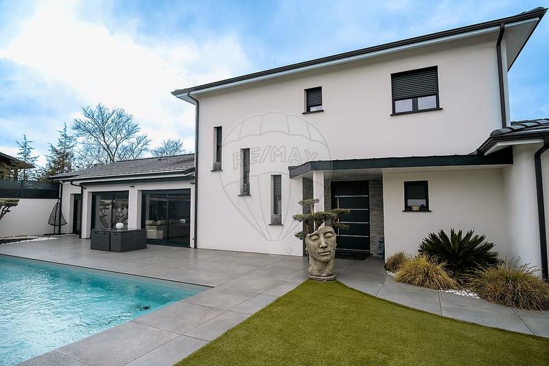 Maison - 197 m² - 7 pièces