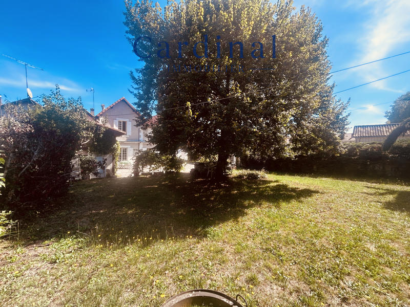 Maison - 230 m² - 10 pièces