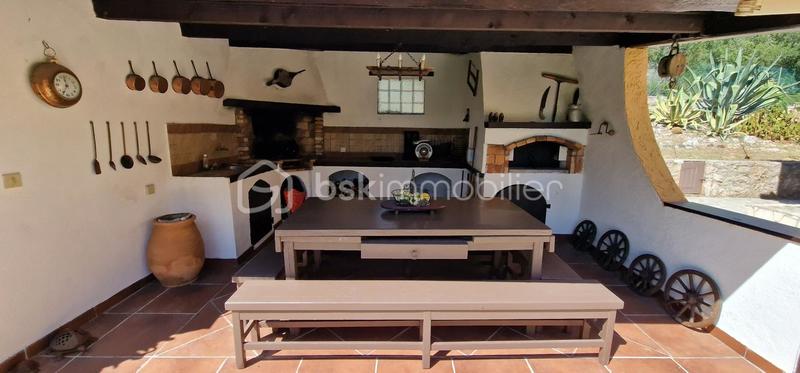 Propriété - 207 m² - 6 pièces