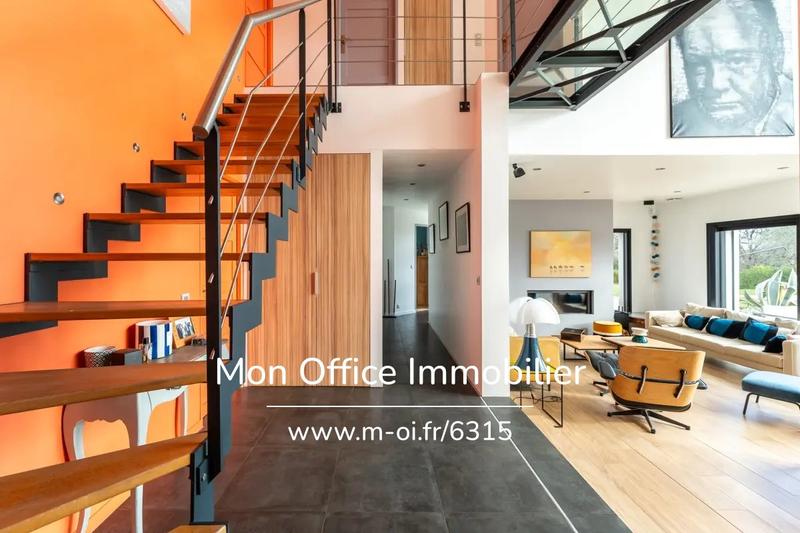 Propriété - 275 m² - 7 pièces