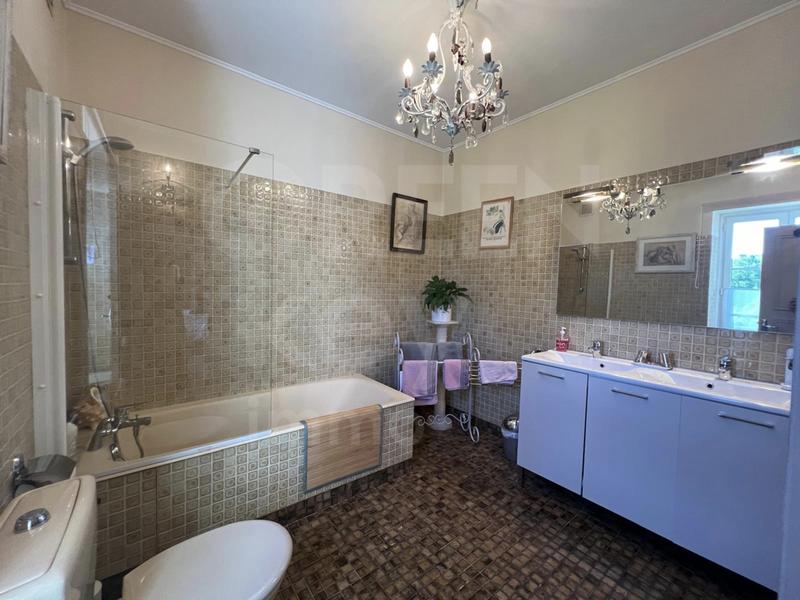 Maison - 211 m² - 7 pièces