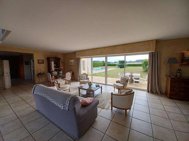 Maison - 233 m² - 5 pièces