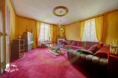 Maison - 241 m² - 8 pièces