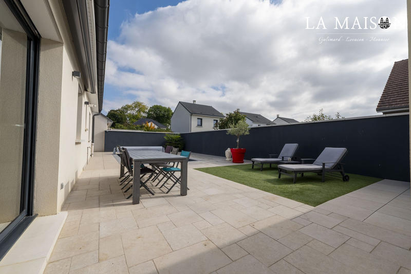 Maison traditionnelle - 160 m² - 7 pièces